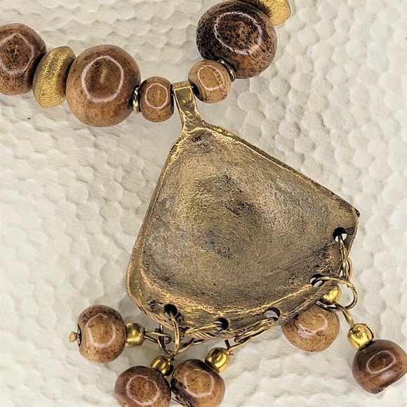 Wooden Round Beads with Shell Shape Pendant Necklace and Earrings Set - Picture 5 of 11